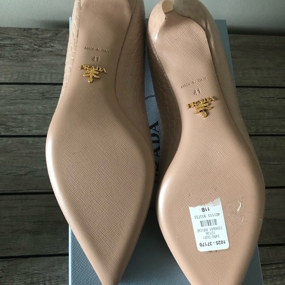 New, Prada Croc-embossed leather pointy toe pump. - Picture 5 of 6